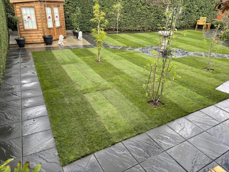 Fresh Turf & Slate Border