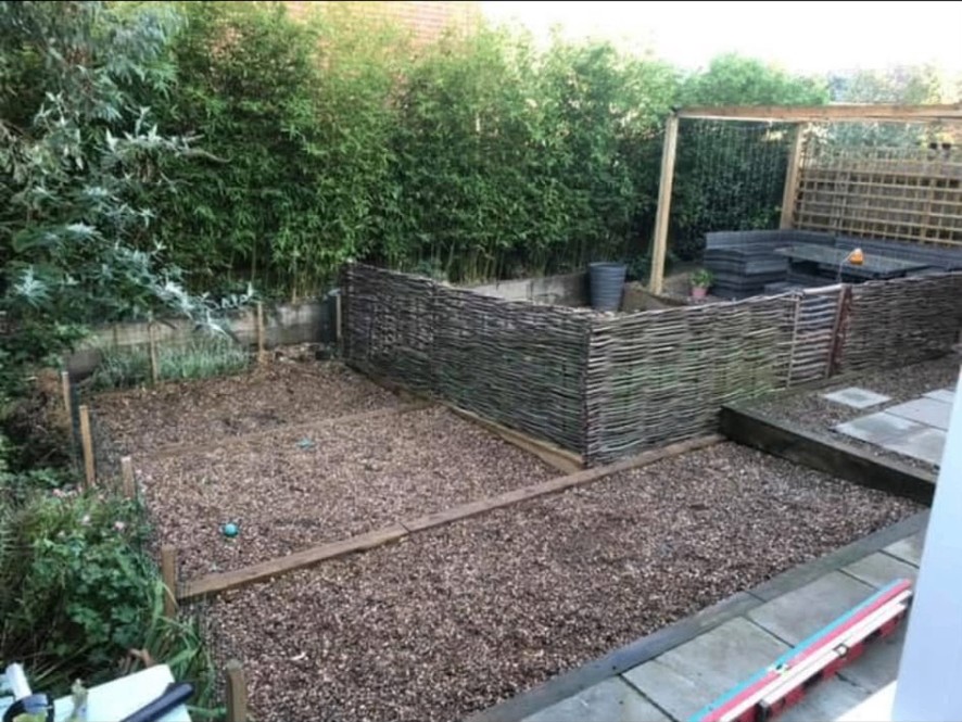 Gravel Bed & Willow Screen